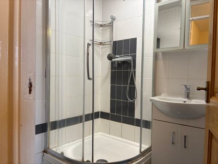 Redwood Estate, Hounslow - Photo 5