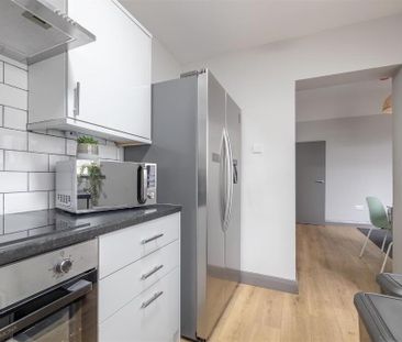 Room 4, 57 Ballygomartin Road, Belfast, BT13 3LB - Photo 2