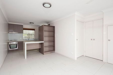 2/126 Grenfell Street, - Photo 2