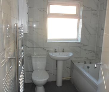 3 bedroom end of terrace house to rent - Photo 1