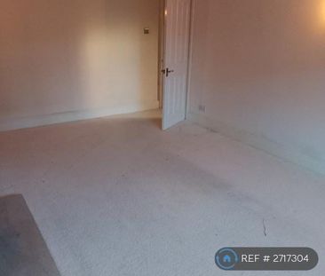 4 bedroom semi-detached house to rent - Photo 2