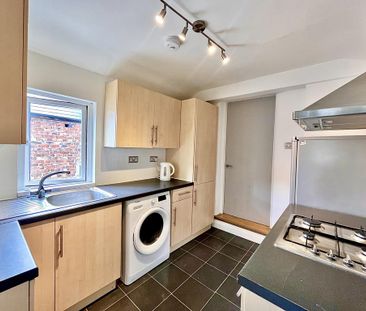 3 bedroom flat to rent - Photo 6