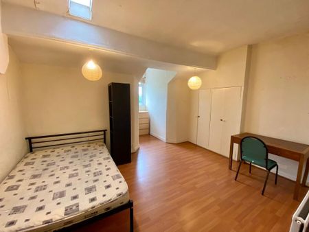 4 bedroom terraced house to rent - Photo 5