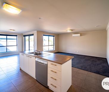 COMFORTABLE HOME IN PRIME LOCATION - Photo 5