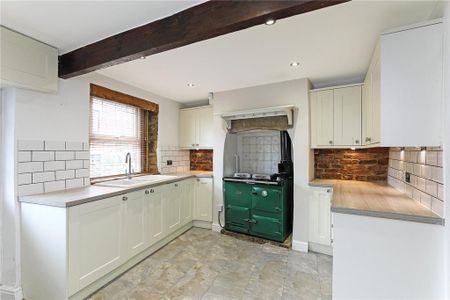 2 bedroom semi-detached house to rent - Photo 3