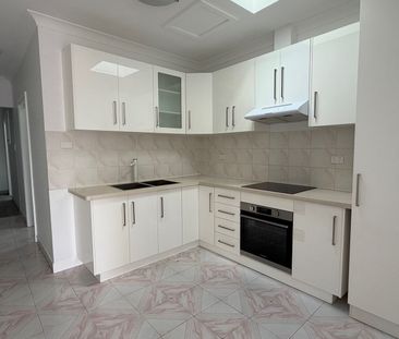 3 BEDROOM UNIT IN PRIME BELMORE LOCATION! - Photo 1