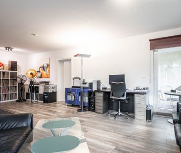 Schicke 2 Zimmer Wohnung mit zwei Balkonen, Fahrstuhl und Tiefgarag... - Photo 2