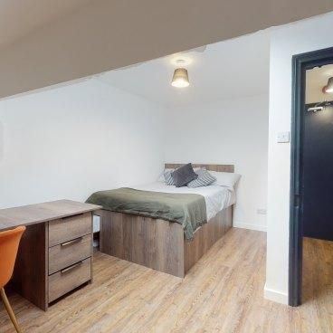 1 bedroom in a house share to rent - Photo 2