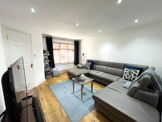 3 Bed End of terrace house For Rent - Photo 1