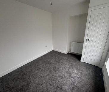 4 bedroom terraced house to rent - Photo 5