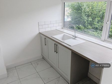 3 bedroom terraced house to rent - Photo 5