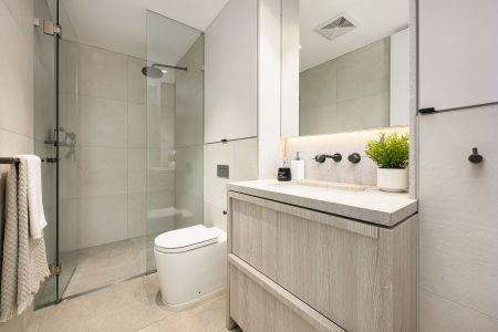 Near New Luxurious Apartment In Prime Location - Photo 4