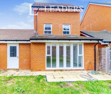 4 bedroom semi-detached house to rent - Photo 4