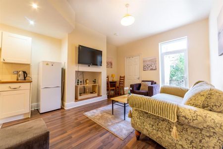 3 bedroom flat to rent - Photo 2