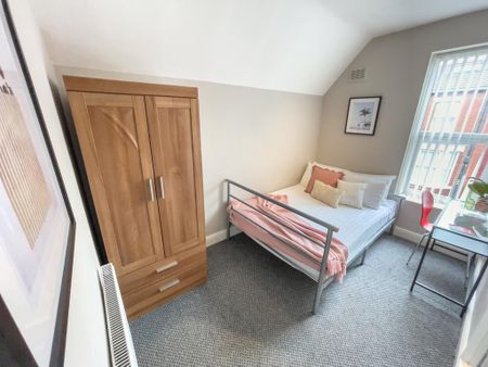 4 bedroom terraced house to rent - Photo 5