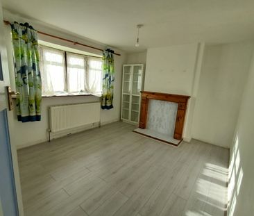 3 bed terraced house to rent in Herne Road, Bushey, WD23 - Photo 1