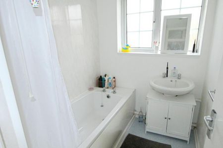 3 bedroom terraced house to rent - Photo 4