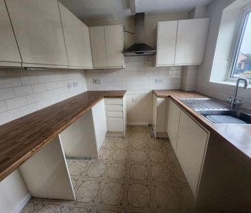 2 bedroom semi-detached house to rent - Photo 2