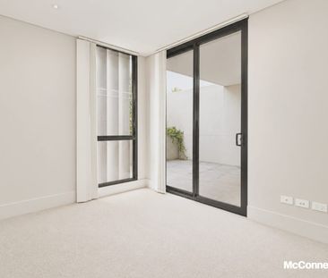 Stylish Boutique Apartment with Designer Finishes - Photo 2