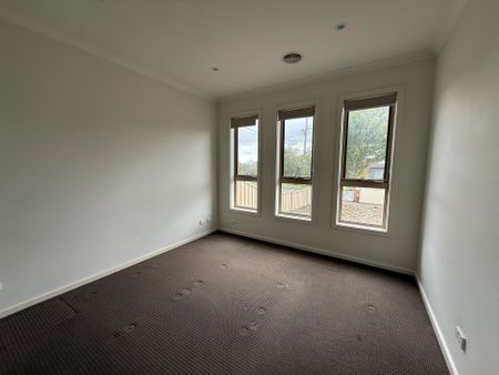 Please contact catie@sweeneyea.com.au for private inspections. - Photo 3