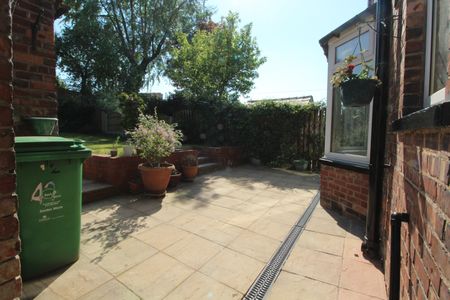 3 Bed Semi-Detached House, Kearsley Road, M8 - Photo 3