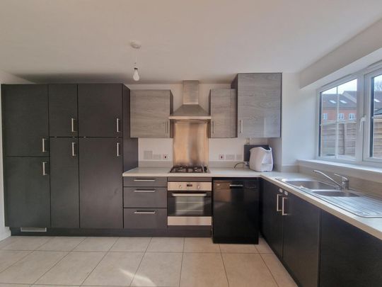 3 bedroom semi-detached house to rent - Photo 1
