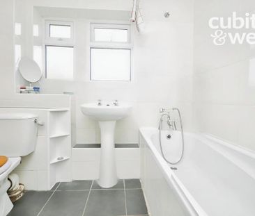 3 bedroom terraced house to rent - Photo 6