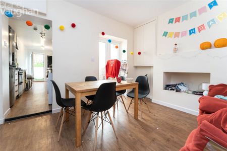 6 bedroom terraced house to rent - Photo 2