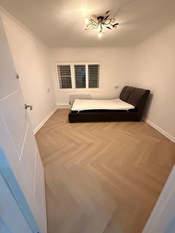 2 Bed Flat, Highbrook Close, BN2 - Photo 4