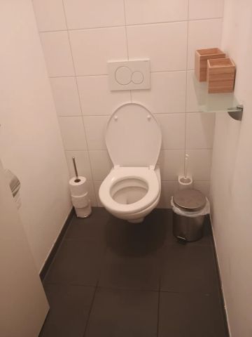 Neuwertige 2-Zimmer-Wohnung mit PKW-Stellplatz im Zentrum von Gurten - Photo 4