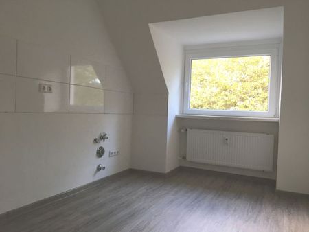 *** Charmante DG-Wohnung sucht neue Bewohner! *** - Photo 4