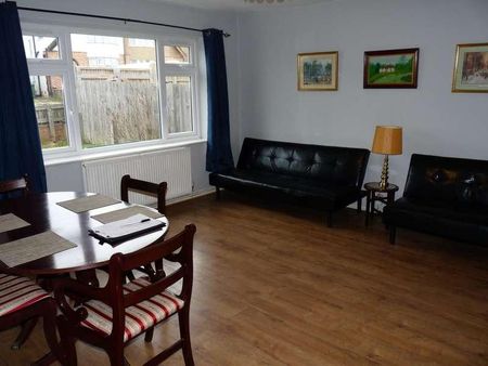 Walton Avenue, South Harrow, HA2 - Photo 3