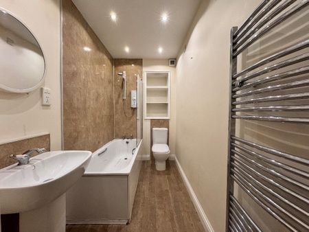 3 bedroom flat to rent - Photo 5