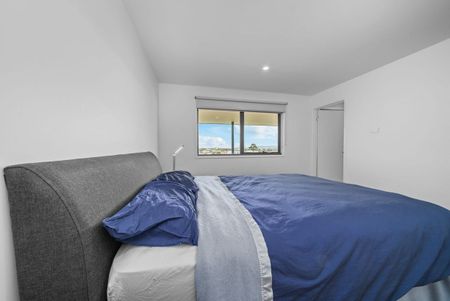 Modern Living With Beautiful Elevated Views - Photo 2