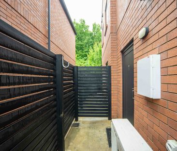 Cozy Two Bedroom Townhouse - Photo 3