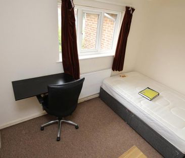 4 bedroom terraced house to rent - Photo 5