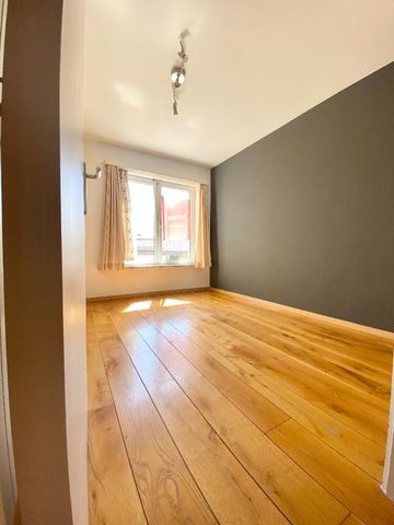 2-slaapkamer appartement met garage in hartje Eeklo - Photo 4