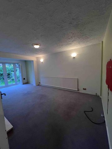 5 Bed Detached house to let in Enfield - Photo 2