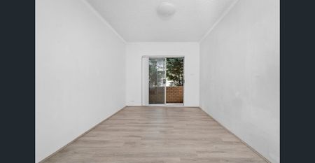 Well-Presented Two-Bedroom Apartment with Double Lock-Up Garage - Photo 2