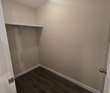 Modern 1 Bedroom Apartment Downtown Available Now - Photo 1