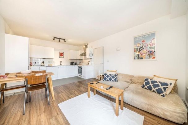 2 Bed Flat, All Nations House, E8 - Photo 1