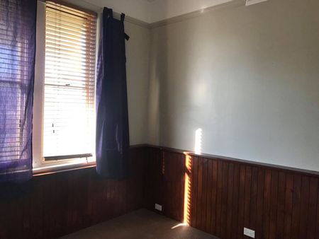 Neat & Tidy 2-3 Bedroom Home - Photo 2