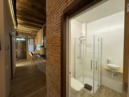 Travessera de Gràcia, Barcelona, Catalonia 08024 - Photo 4