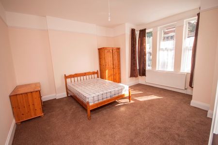 8 Bed Semi-Detached House, Wilton Avenue, SO15 - Photo 5