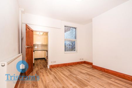 3 bed Mid Terraced House for Rent - Photo 3