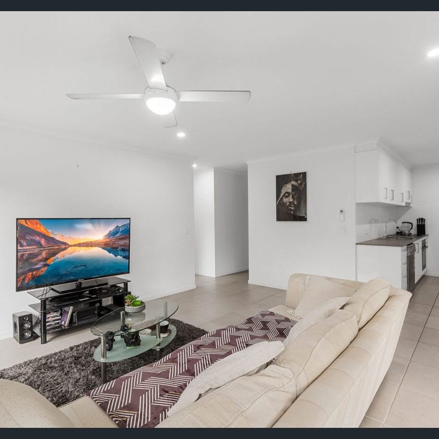Modern 3 bed Duplex overlooking Nature Reserve - Photo 1