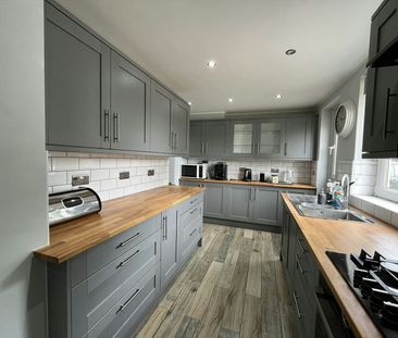 Terraced House to rent on - Photo 6