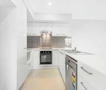 "Modern and Low-Maintenance" - Photo 5