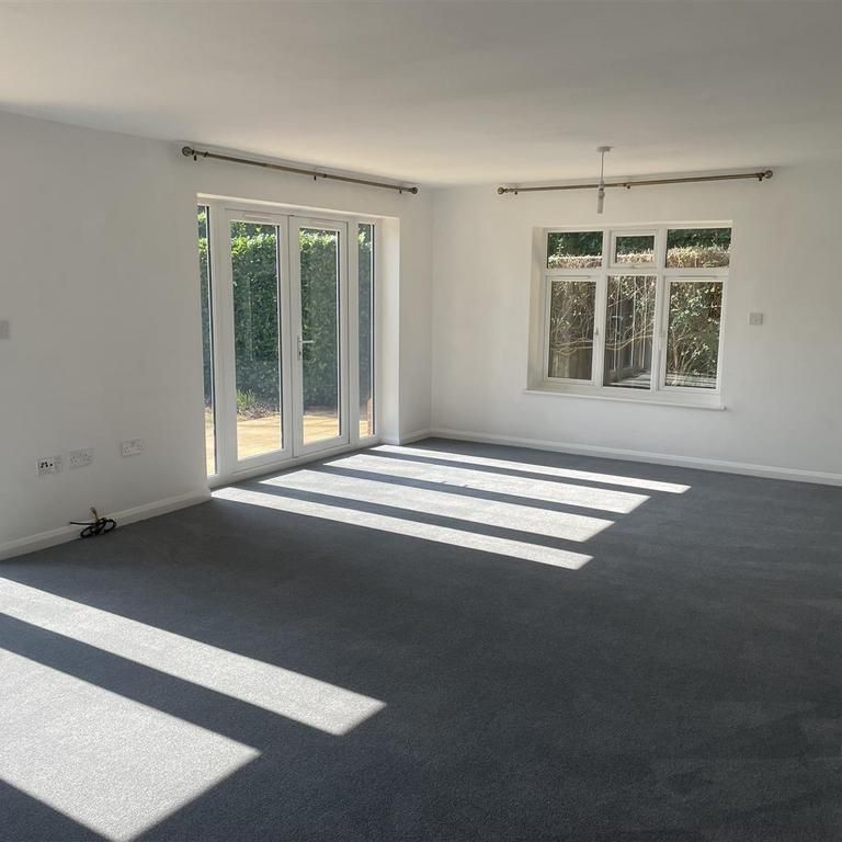 4 bedroom detached house to rent - Photo 1