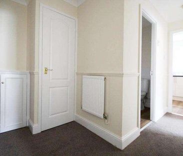Chapel Road, Redhill, RH1 - Photo 2